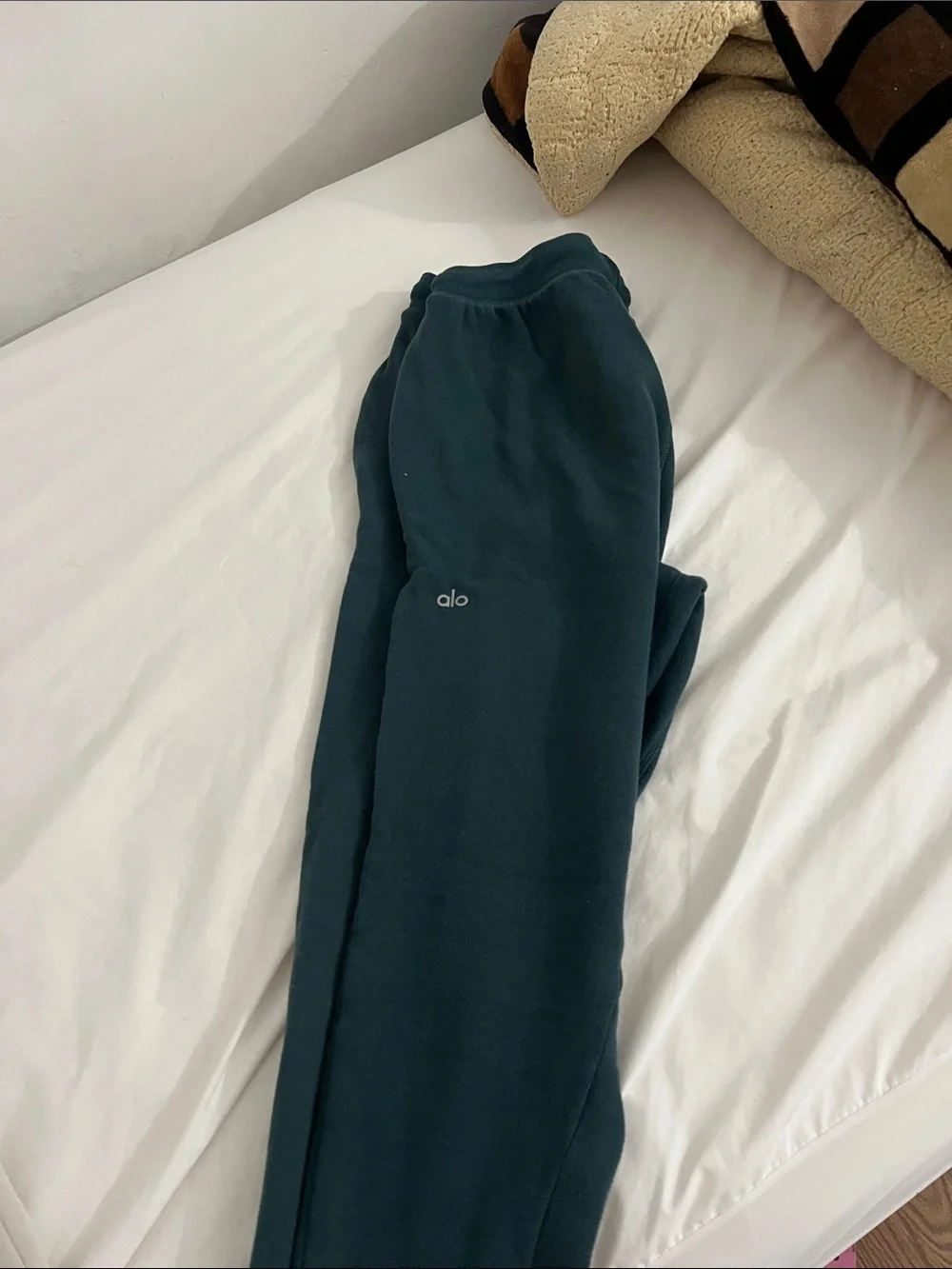 ALO Yoga Kids Sweatpants Trio — Black, Cream, Teal